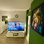 Metro Fast Wifi Tv'70 Netflix Hbo Appletv شقة