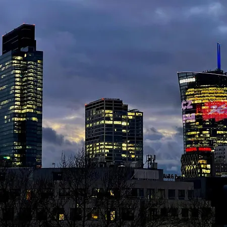 Metro Fast Wifi Tv'70 Netflix Hbo Appletv 华沙