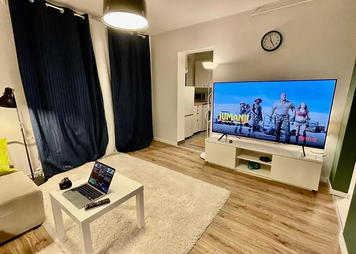 Metro Fast Wifi Tv'70 Netflix Hbo Appletv * Warsaw