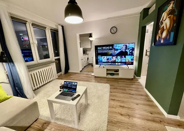 Metro Fast Wifi Tv'70 Netflix Hbo Appletv Warsaw