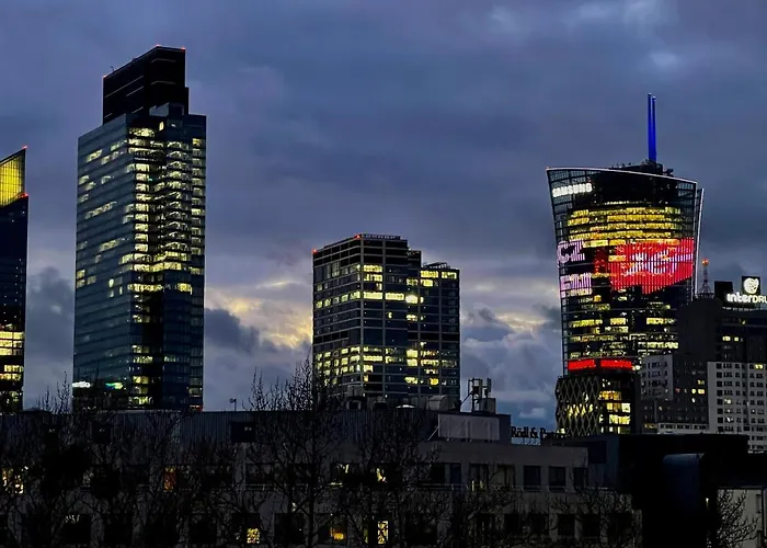 Metro Fast Wifi Tv'70 Netflix Hbo Appletv Warsaw