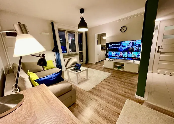 Metro Fast Wifi Tv'70 Netflix Hbo Appletv * Warsaw